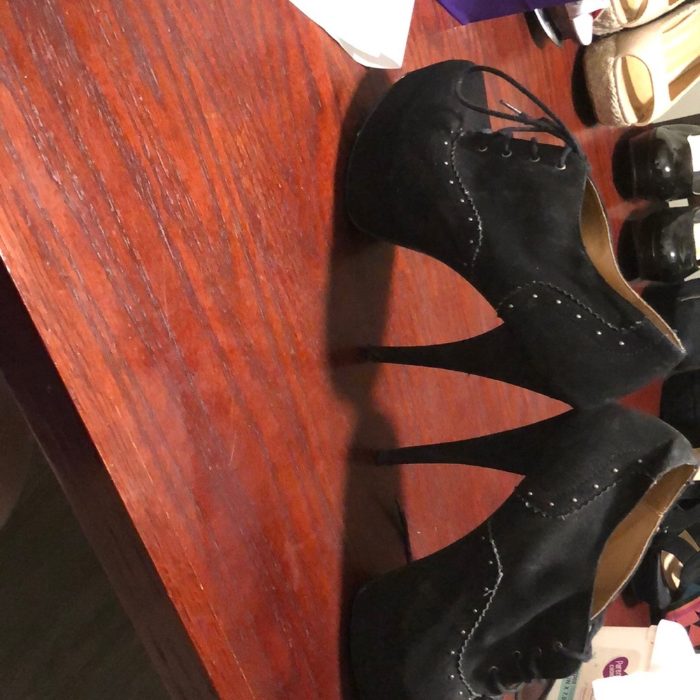 High heels - Picture 3 of 4